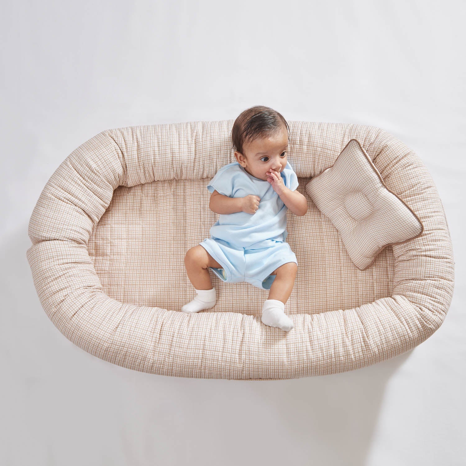 Checked Newborn Baby Nest