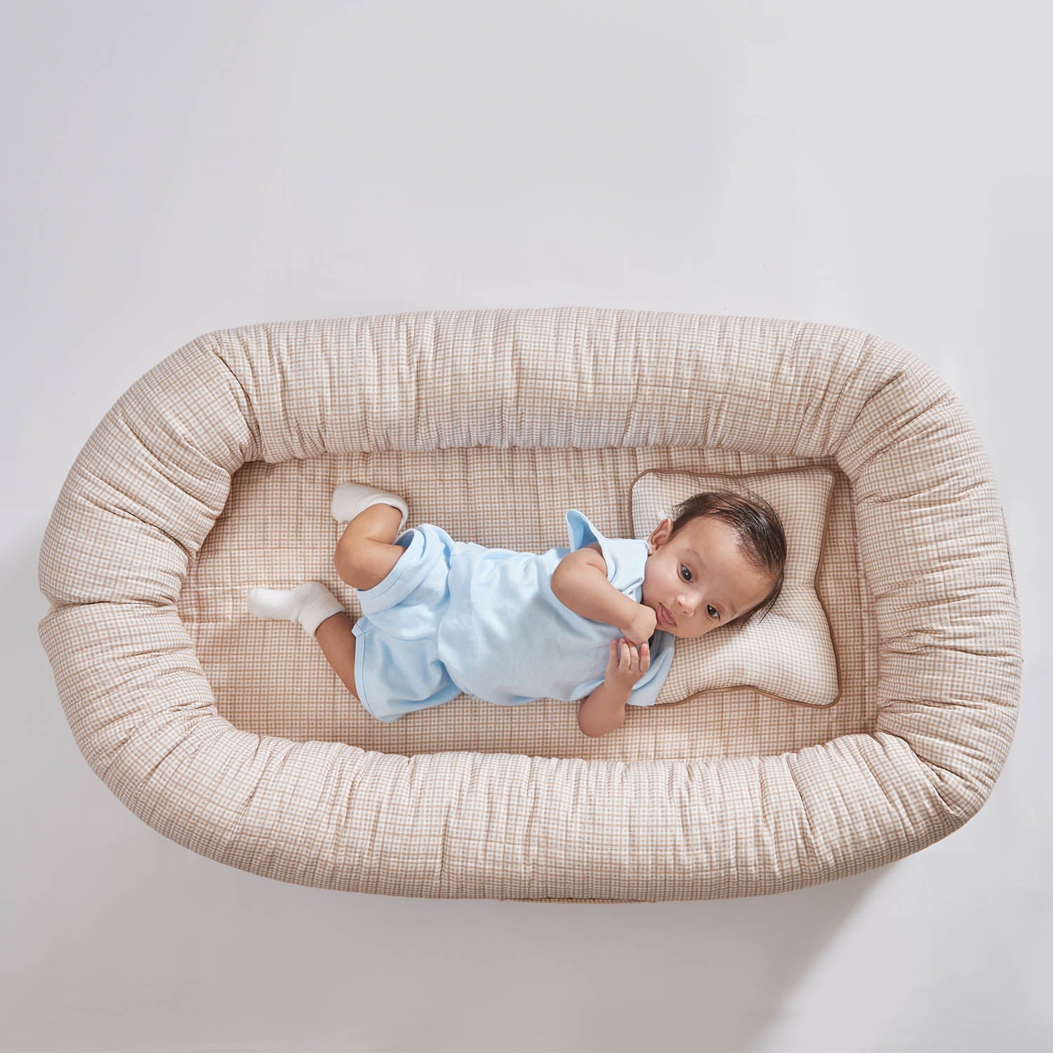 Checked Newborn Baby Nest