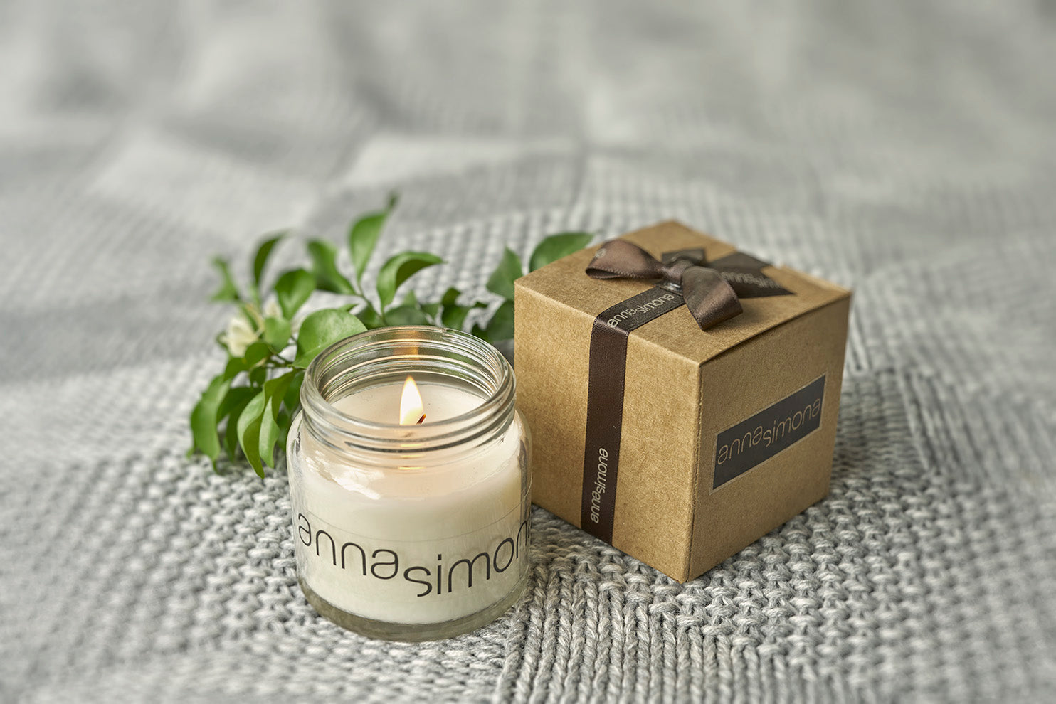 Annasimona Candle