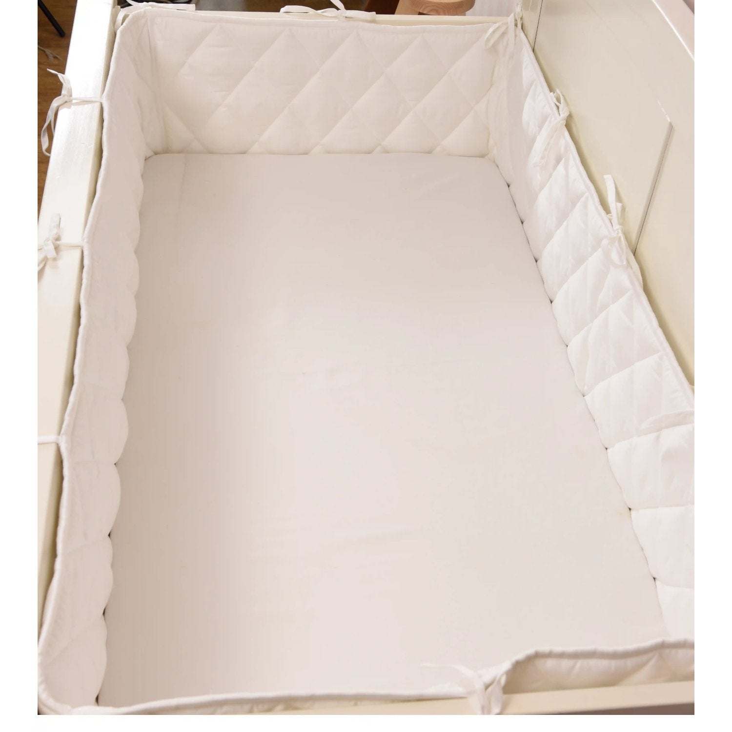 White Cot Bumper