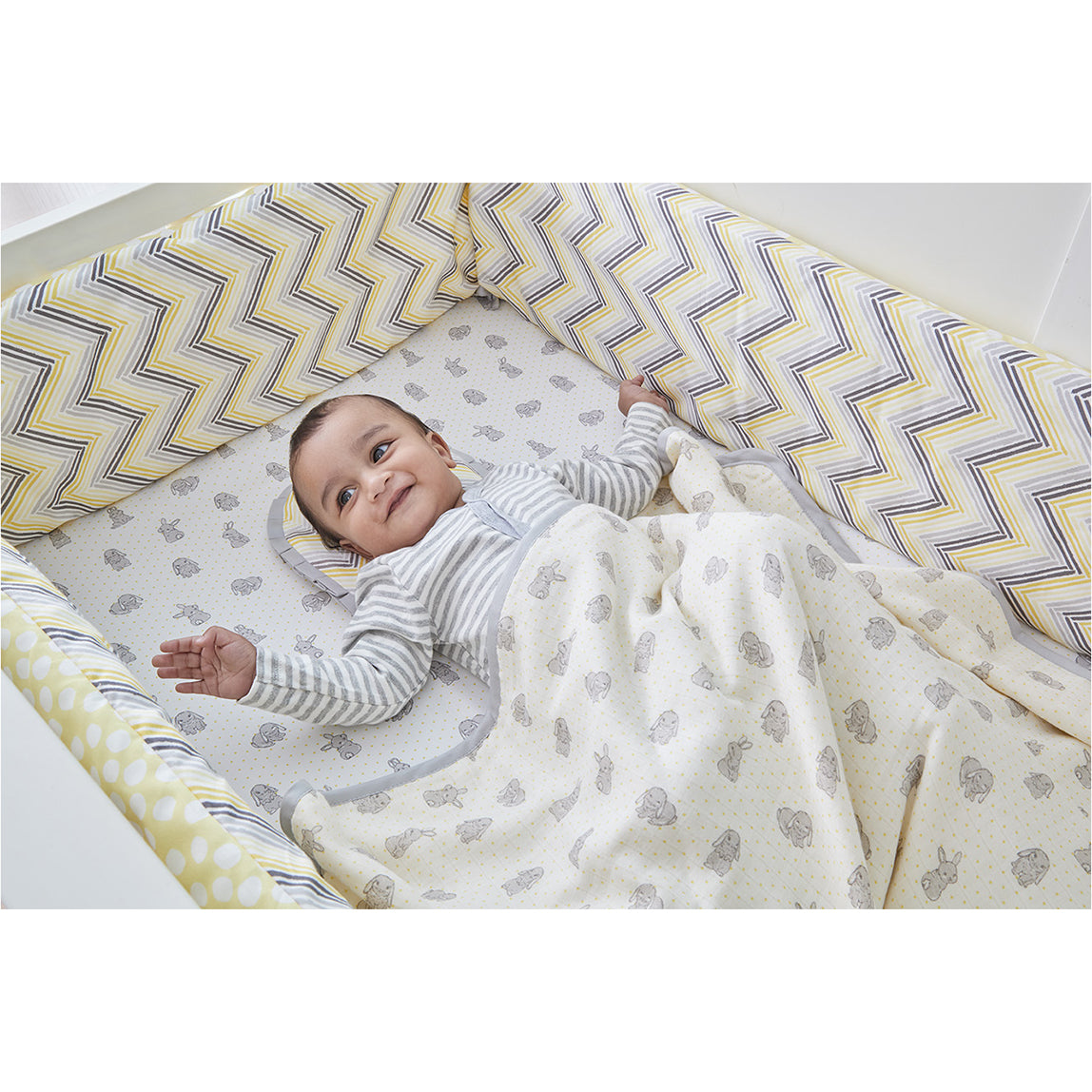 Muslin blanket in outlet crib